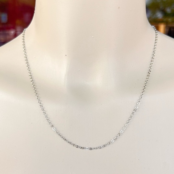 Simple silver chain - Picture 1 of 3